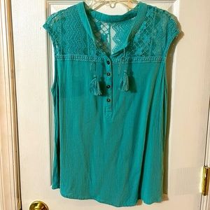 No Boundaries lace top